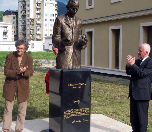 Otkriven spomenik Nikoli Tesli u Andrićgradu