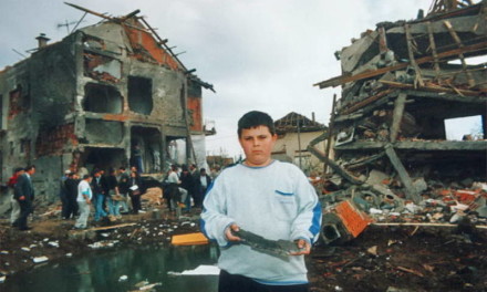 SRBIJA OVO NE SME ZABORAVITI! Ovako je “MILOSRDNI ANĐEO” NATO-a bombama ubijao decu