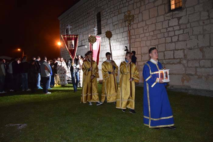 Prigodnim manifestacijama obilježen Dan Hristovog vaskrsenja: BLAGODATNI OGANj PO DRUGI PUT OBASJAO  ROMANIJU